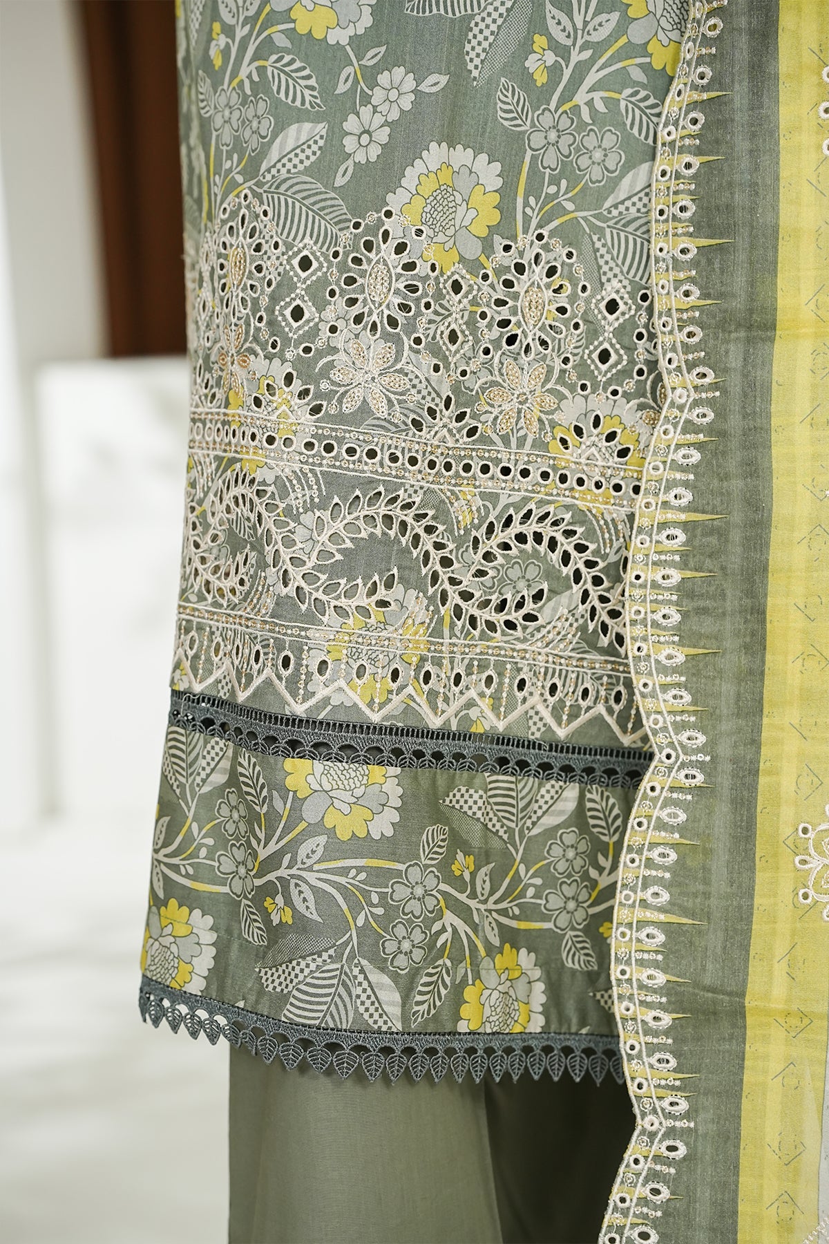 Printed & Embroidered Lawn 3-Pc Suit