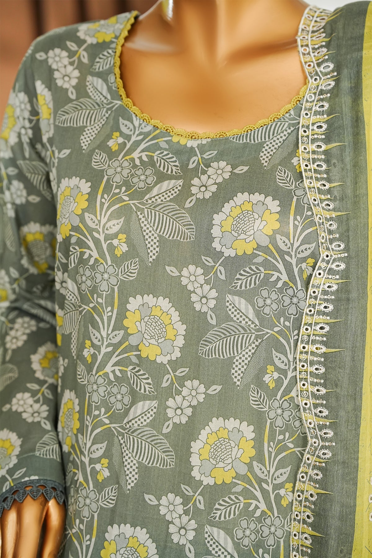 Printed & Embroidered Lawn 3-Pc Suit